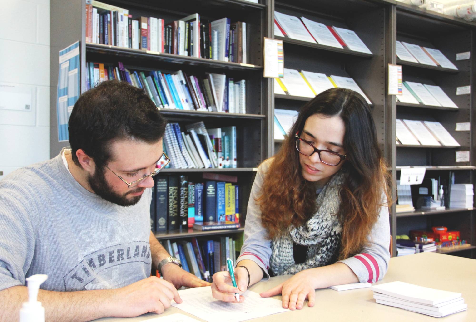 A student and a writing consultant working together in LOH 120